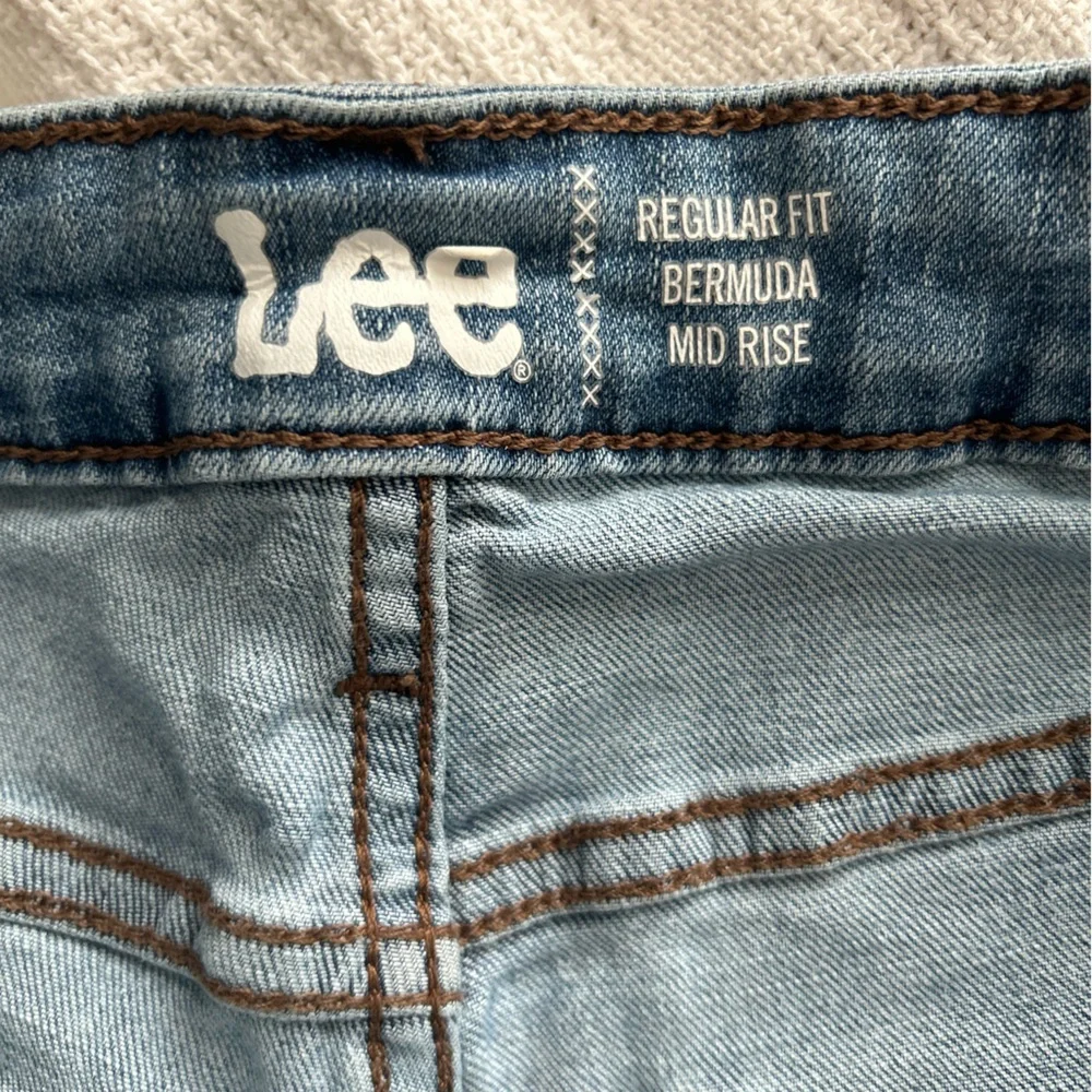 Lee Denim Bermuda Shorts mid rise size 8 - Picture 4 of 8